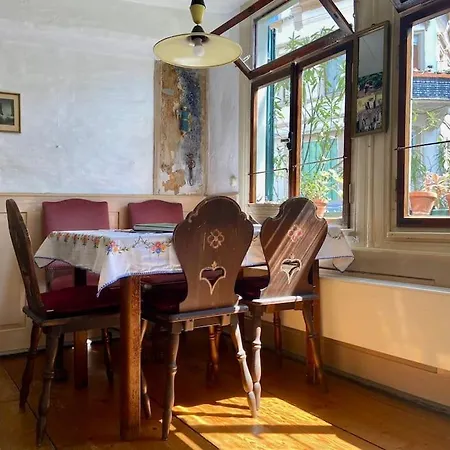Apartment Historic Skipper's House In Old Town