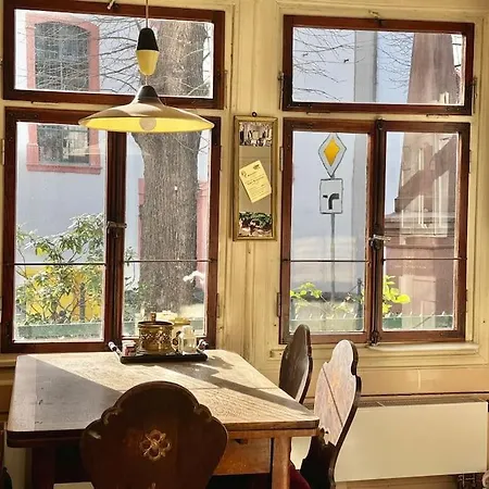 Apartment Historic Skipper's House In Old Town
