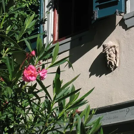 Historic Skipper's House In Old Town
